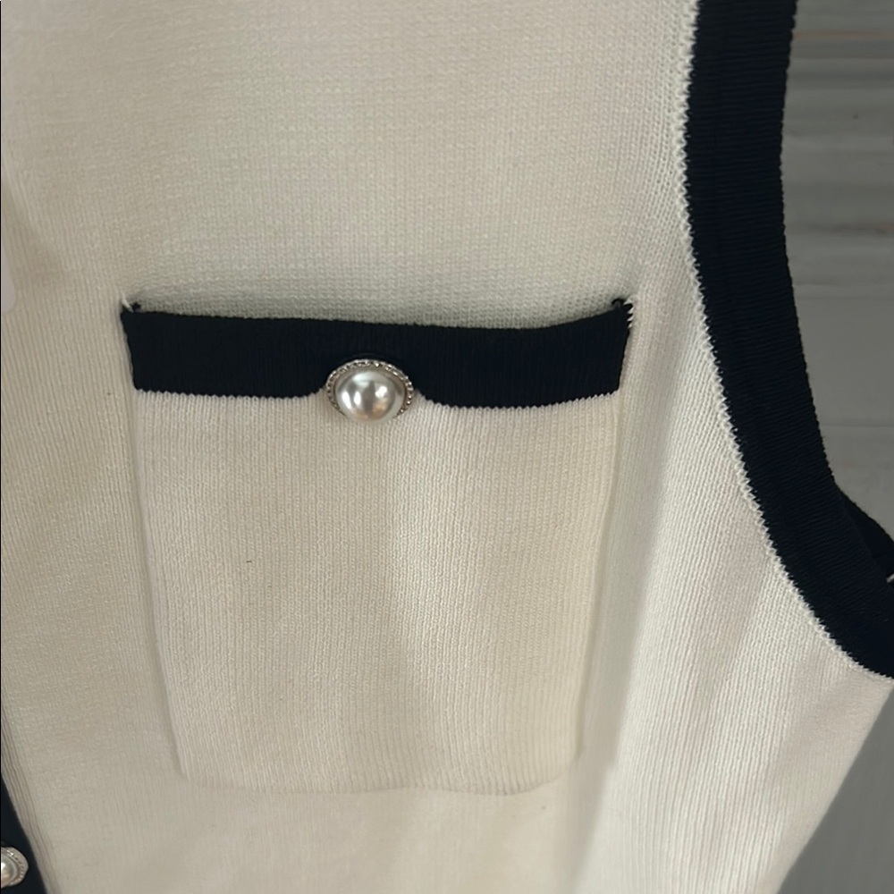 Black and White Sleeveless Sheath Dress - Picture 5 of 7